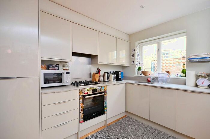 2 Bedroom Property To Rent In Harbour Road, Camberwell, London, SE5
