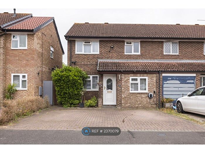3 Bedroom Semi-Detached House To Rent In Saleby Close, Reading, RG6