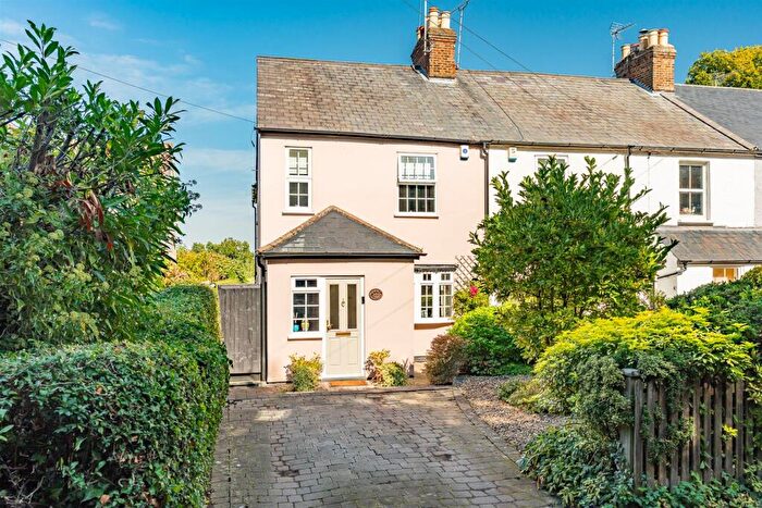 4 Bedroom End Of Terrace House For Sale In Mount Pleasant, Hertford Heath, SG13