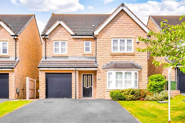 4 Bedroom Detached House For Sale In Warton Avenue, Lindley, HD3
