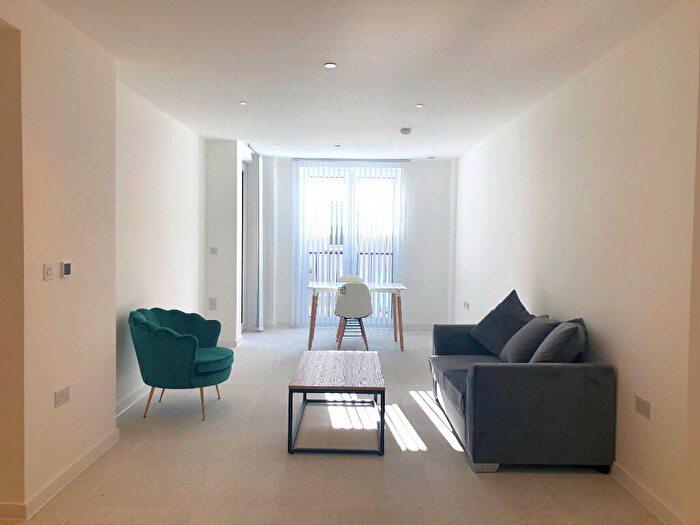 1 Bedroom Flat To Rent In Tapestry Way, London, [Ref: KhpLlt], E1