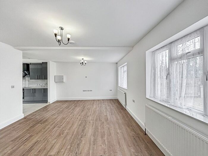 3 Bedroom Semi-Detached Bungalow To Rent In Woodcock Hill, Harrow, HA3