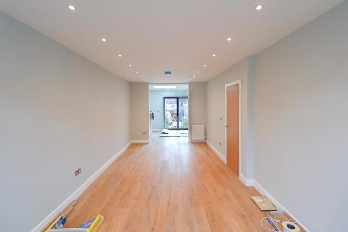 3 Bedroom End Of Terrace House To Rent In Purefoy Road, Cheylesmore, Coventry, CV3