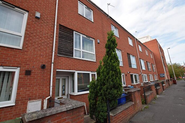 4 Bedroom House To Rent In Stockport Road, Grove Village, Manchester, M13
