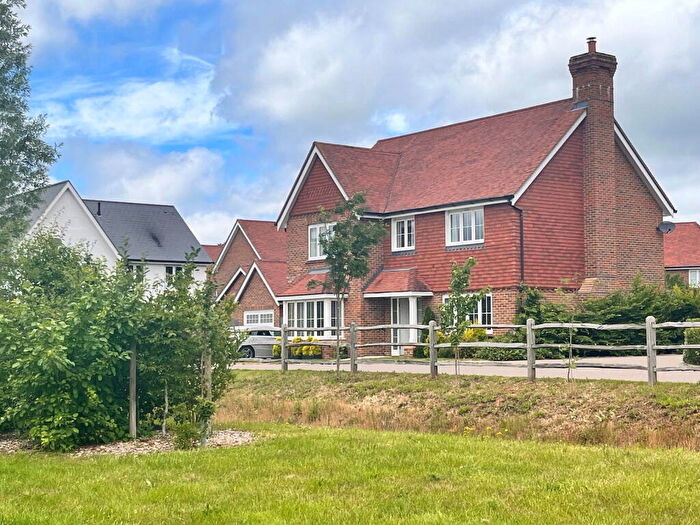 4 Bedroom Detached House For Sale In Holly Bush Close, Cranleigh, GU6