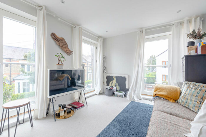 2 Bedroom Apartment To Rent In Taybridge Road, London, SW11