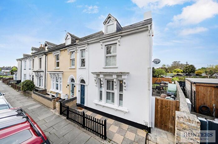 4 Bedroom End Of Terrace House For Sale In Miskin Road, Dartford, DA1