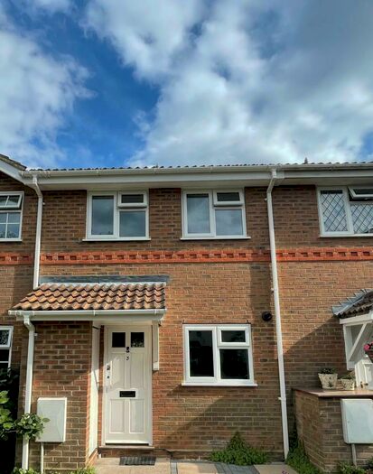 2 Bedroom Terraced House To Rent In Lightwater, Surrey, GU18