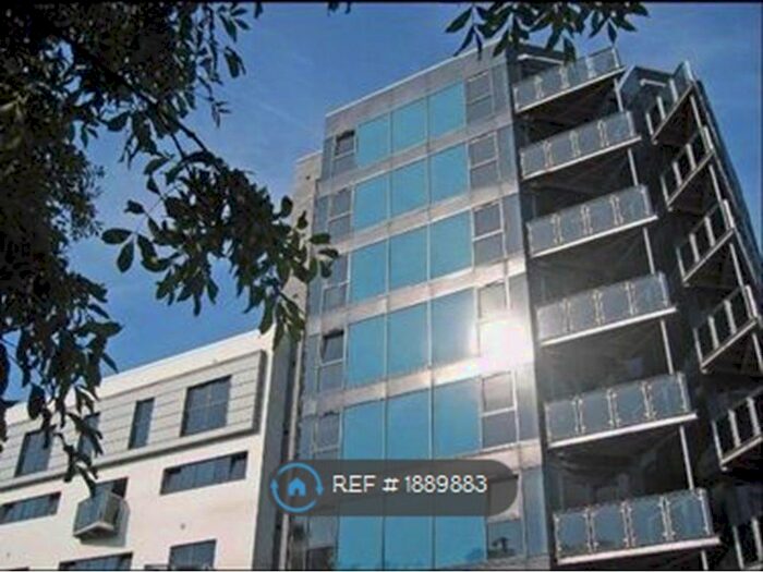 2 Bedroom Flat To Rent In Bishops Corner, Manchester, M15