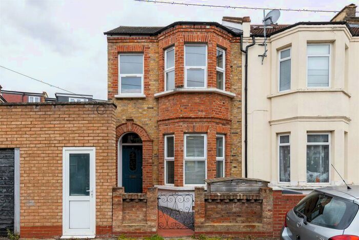 2 Bedroom House To Rent In Edinburgh Road, Walthamstow, E17