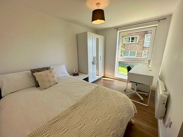 4 Bedroom Flat To Rent In Highbrook Close, Brighton, BN2