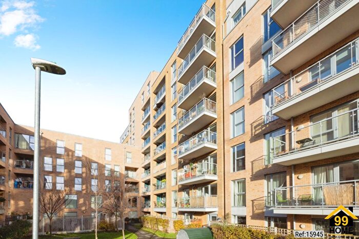 3 Bedroom Flat For Sale In Farlow House, London, SW9