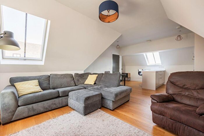 2 Bedroom Flat For Sale In / Smiddy Wynd, Edinburgh, EH16
