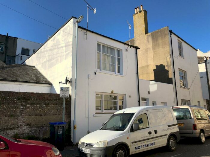 2 Bedroom Flat To Rent In Amelia Road, Worthing, BN11