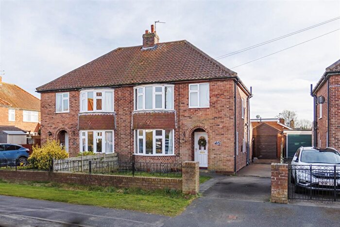 3 Bedroom Semi-Detached House To Rent In Broome Close, Huntington, YO32