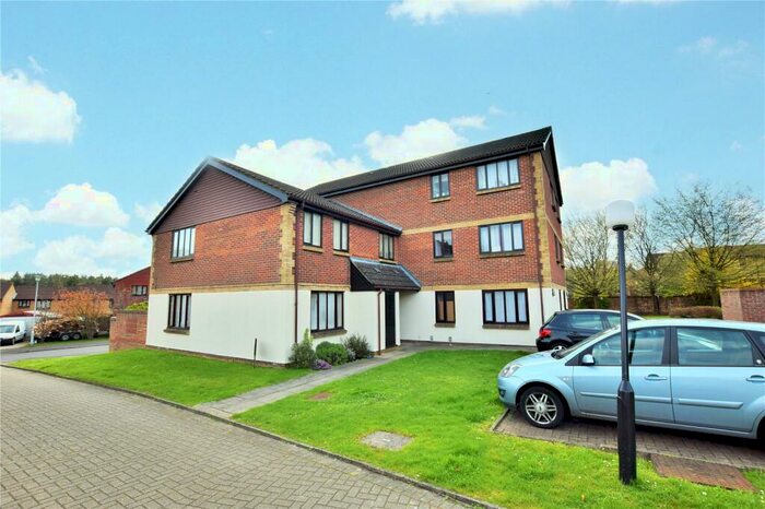 2 Bedroom Apartment To Rent In Pyegrove Chase, Forest Park, Bracknell, Berkshire, RG12