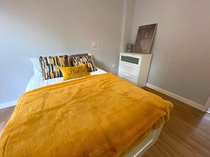 Flat To Rent In Chapel Street, Salford, Manchester, M3