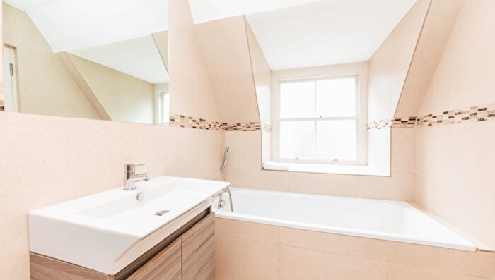 1 Bedroom Flat To Rent In Grosvenor Hill, London, W1K