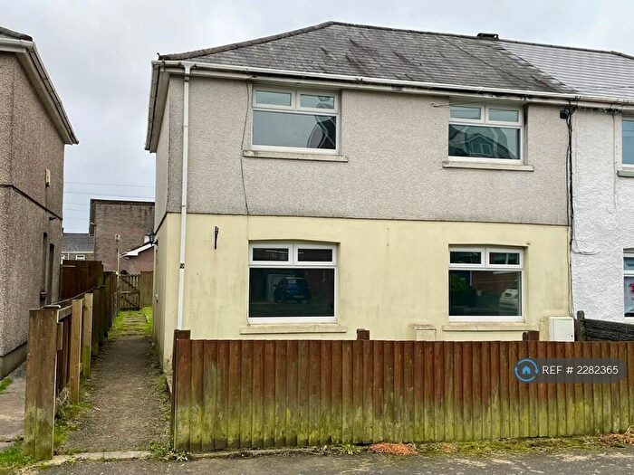 4 Bedroom Semi-Detached House To Rent In Highland Avenue, Bridgend, CF32