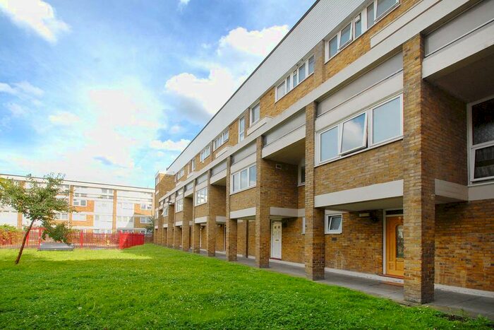 2 Bedroom Maisonette To Rent In Stratton Court, London, N1