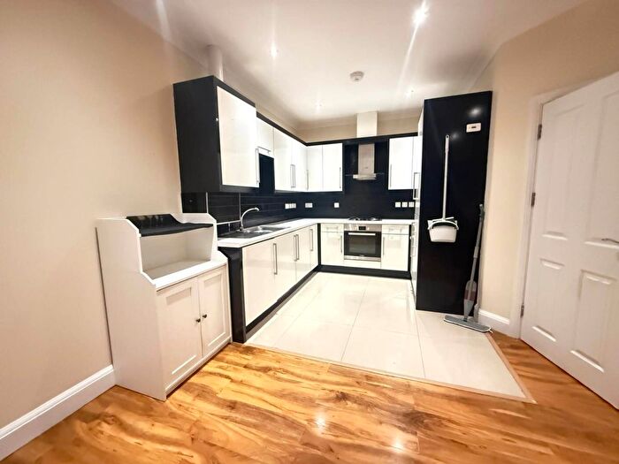 1 Bedroom Flat To Rent In Stoke Gardens, Slough, SL1