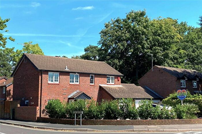 5 Bedroom Detached House For Sale In Fleet Road, Farnborough, Hampshire, GU14