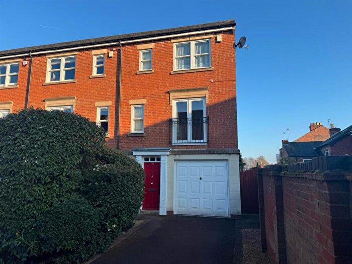 3 Bedroom Town House To Rent In St Nicholas Place, Milford Street, Derby, DE1