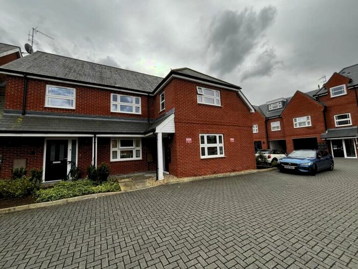 2 Bedroom Flat To Rent In High Street, RG45