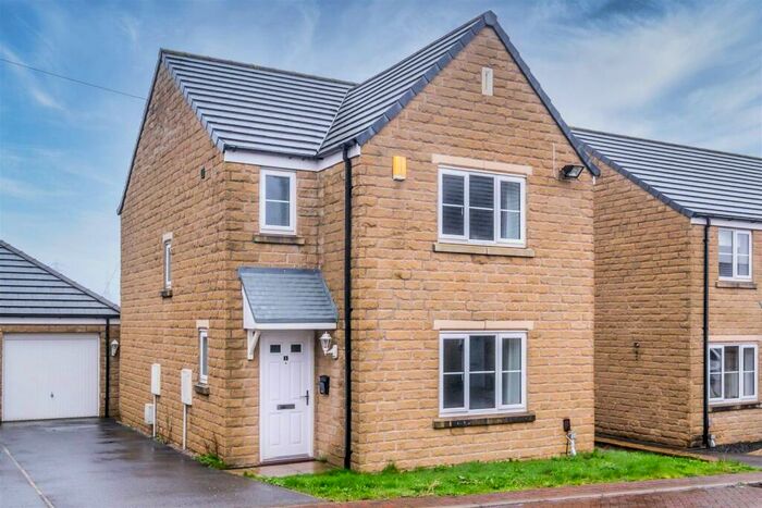 3 Bedroom Detached House To Rent In Jericho Way, Oakes, Huddersfield, HD3