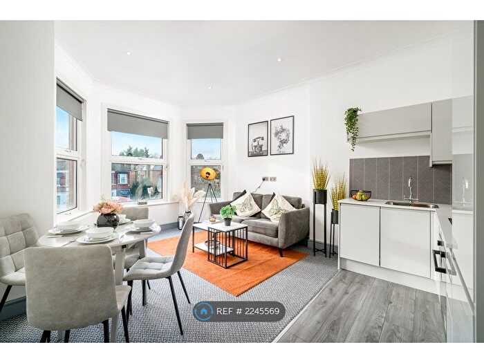 2 Bedroom Flat To Rent In West Hampstead, London, NW2