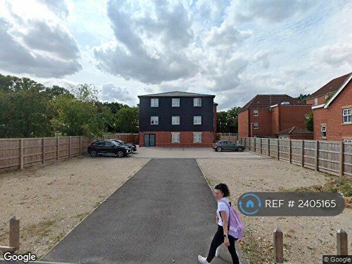 2 Bedroom Flat To Rent In Wootton Place, Basildon, SS16