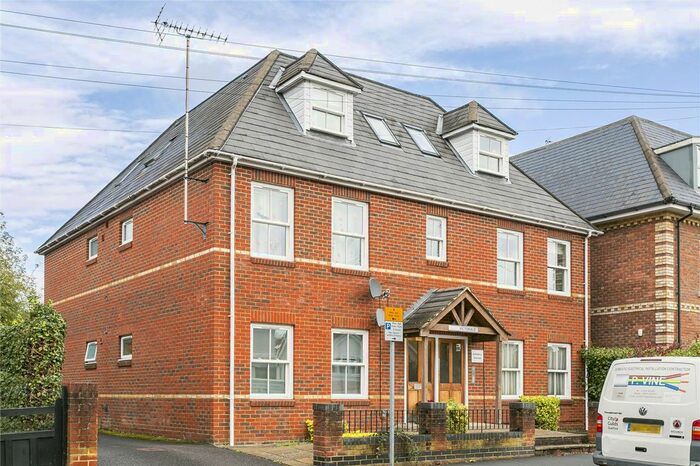 2 Bedroom Flat To Rent In Victoria Street, Englefield Green, Egham, TW20