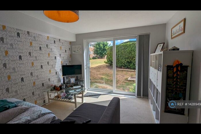 1 Bedroom Flat To Rent In Glendower Crescent, Orpington, BR6