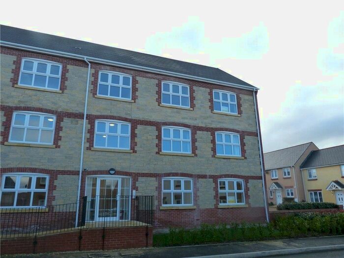 2 Bedroom Flat To Rent In Jubilee Close, Crewkerne, Somerset, TA18
