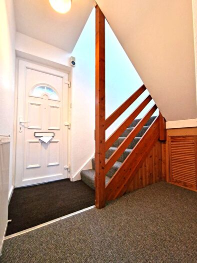 2 Bedroom Flat For Sale In Downs Road, Luton, LU1