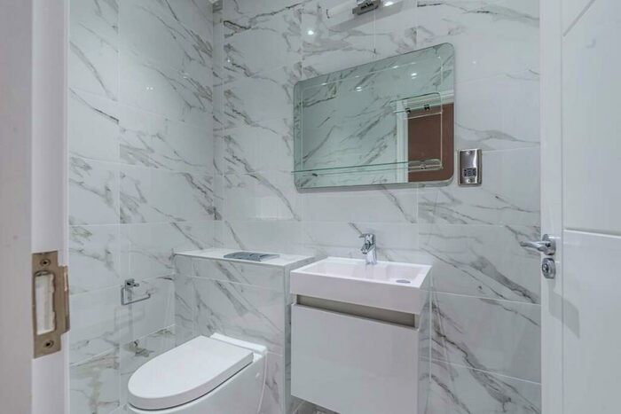 2 Bedroom Flat To Rent In East Dulwich Grove London, SE22