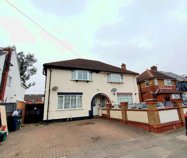 3 Bedroom Semi-Detached House To Rent In Winchester Road, Hanworth, Hounslow, TW13