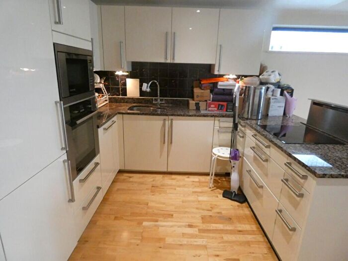 3 Bedroom Apartment To Rent In Parkview Apartments, Chrisp Street, Poplar, E14