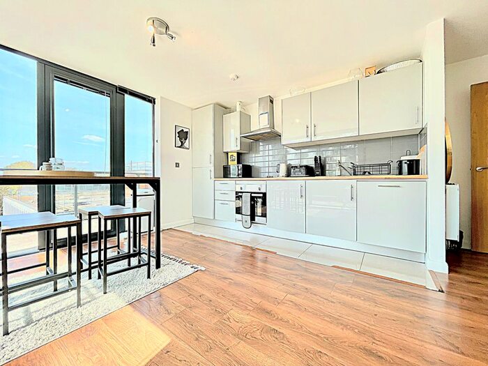 2 Bedroom Flat To Rent In Urban Village Building, Bedford, MK40