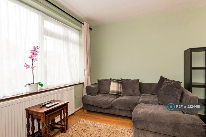 3 Bedroom Flat To Rent In Park Road High Barnet, High Barnet, Barnet, EN5