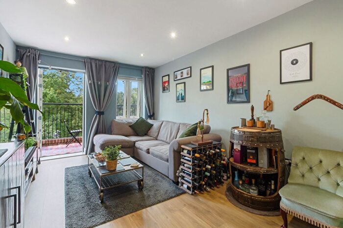 2 Bedroom Flat For Sale In Hornsey Rise, London, N19