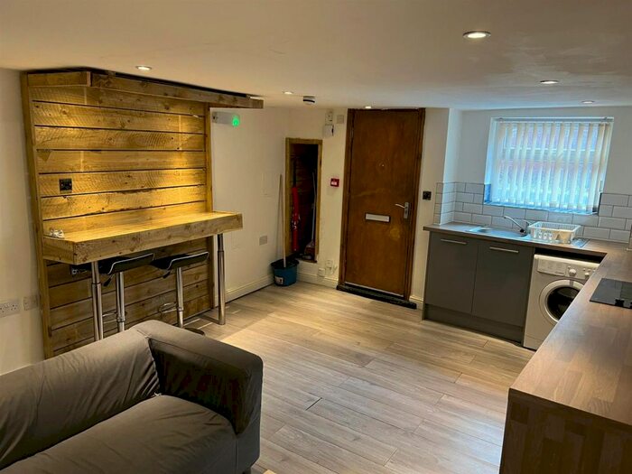 1 Bedroom Flat To Rent In Bayswater Place, Leeds, LS8