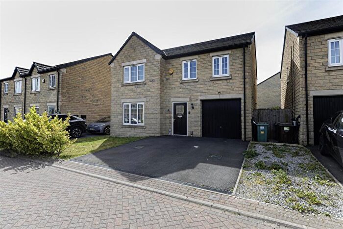 4 Bedroom Detached House For Sale In Crosland Fold, Lindley, Huddersfield, HD3