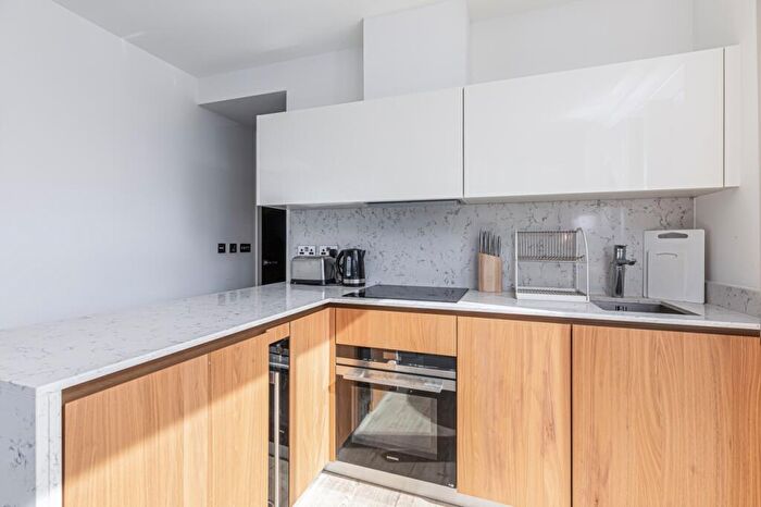 Flat To Rent In Stable Walk, Goodman's Fields, Aldgate, London, E1