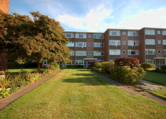 3 Bedroom Flat To Rent In Bury Meadows, Rickmansworth, WD3