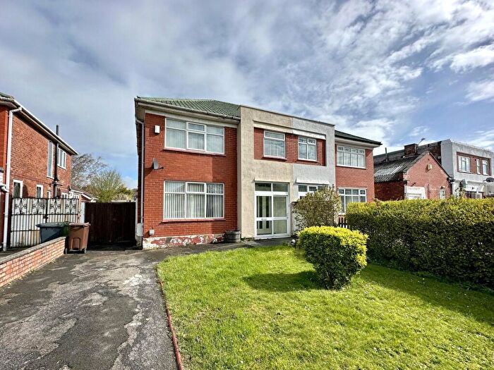 3 Bedroom Semi Detached House For Sale In Fairhaven Road, Southport, PR9