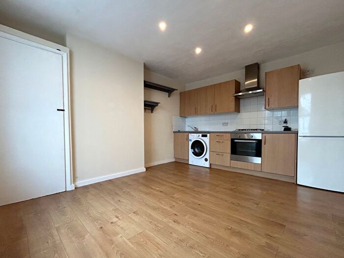 2 Bedroom Flat To Rent In Brunswick Road, Shoreham-By-Sea, BN43