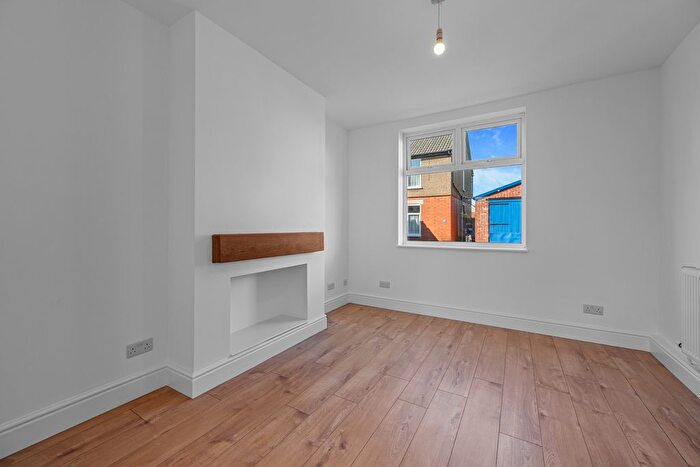 3 Bedroom End Terrace House For Sale In Ragsdale Street, Rothwell, NN14