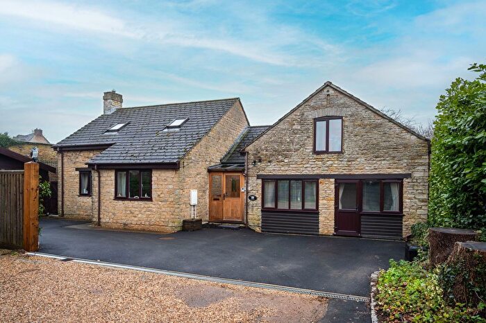 5 Bedroom Link Detached House For Sale In Millers Barn, Farthinghoe, Northamptonshire, NN13