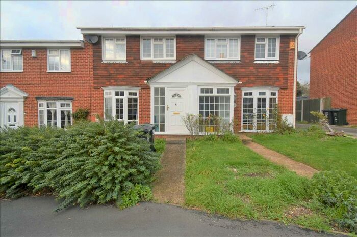 3 Bedroom House To Rent In Sinclair Way, Darenth, DA2